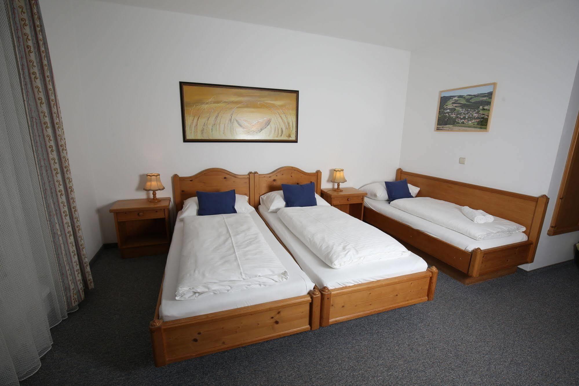 Grandhotel Niederoesterreichischer Hof Lanzenkirchen Dış mekan fotoğraf