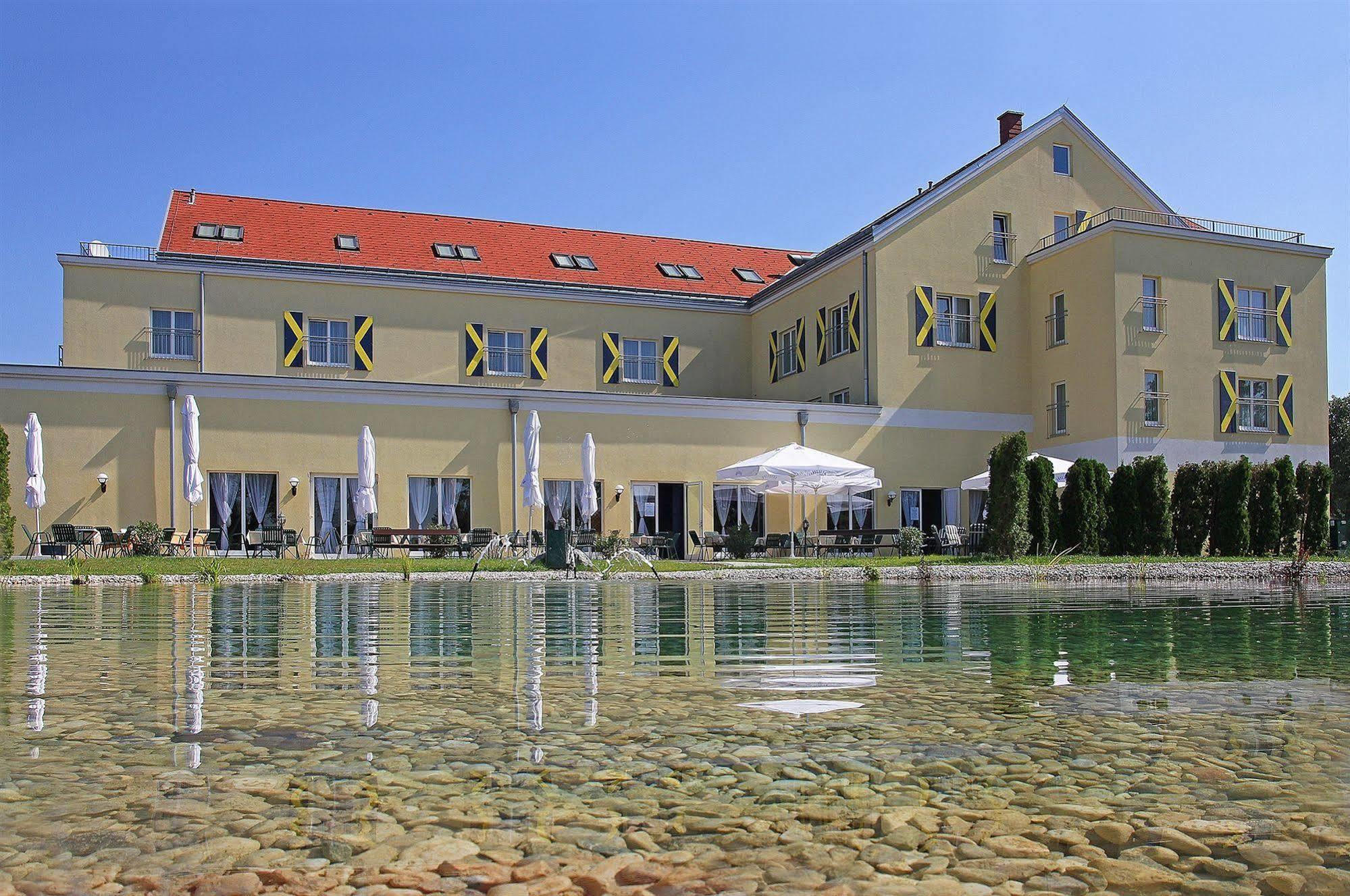 Grandhotel Niederoesterreichischer Hof Lanzenkirchen Dış mekan fotoğraf